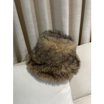 Kapele  p&euml;r femra